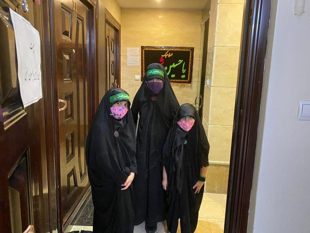 «هر خانه یک حسینیه» در منزل برادر شهید سیدمحمدتقی شاه چراغ برگزارشد