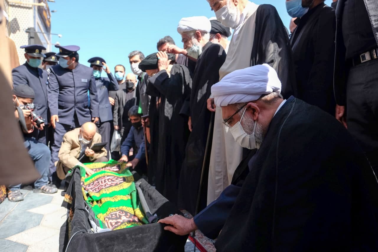 پیکر عالم و متفکر برجسته محمدرضا حکیمی تشییع شد پیکر عالم و متفکر برجسته محمدرضا حکیمی تشییع شد