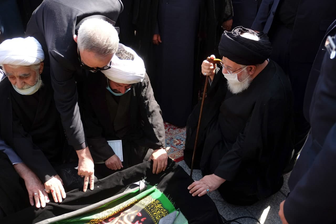 پیکر عالم و متفکر برجسته محمدرضا حکیمی تشییع شد پیکر عالم و متفکر برجسته محمدرضا حکیمی تشییع شد