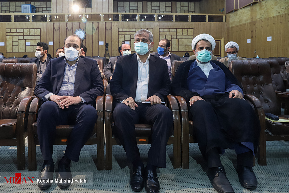 بازدید دادستان تهران بههمراه هیات قضایی ۲۰۰ نفره از زندان اوین/دیدار چهره به چهره با زندانیان و بازداشتیهای اوین/ دادستان تهران برای قرارهای تامین دستور تجدید نظر داد/ ۱۳۵۳مورد درخواستهای اخذ شده از زندانیان بررسی شد/ اعطای مرخصی به یک محکوم امنیتی که خانوادهاش با ارسال پیام به صفحه مجازی رئیس قوه قضاییه تقاضای مساعدت کرده بودند/ القاصی مهر: بهلحاظ تاکیدات ریاست قوه قضاییه پرونده این فرد با نظر موافق در کمیسیون عفو به صورت خارج از نوبت مطرح خواهد شد بازدید دادستان تهران بههمراه هیات قضایی ۲۰۰ نفره از زندان اوین/دیدار چهره به چهره با زندانیان و بازداشتیهای اوین/ دادستان تهران برای قرارهای تامین دستور تجدید نظر داد/ ۱۳۵۳مورد درخواستهای اخذ شده از زندانیان بررسی شد/ اعطای مرخصی به یک محکوم امنیتی که خانوادهاش با ارسال پیام به صفحه مجازی رئیس قوه قضاییه تقاضای مساعدت کرده بودند/ القاصی مهر: بهلحاظ تاکیدات ریاست قوه قضاییه پرونده این فرد با نظر موافق در کمیسیون عفو به صورت خارج از نوبت مطرح خواهد شد