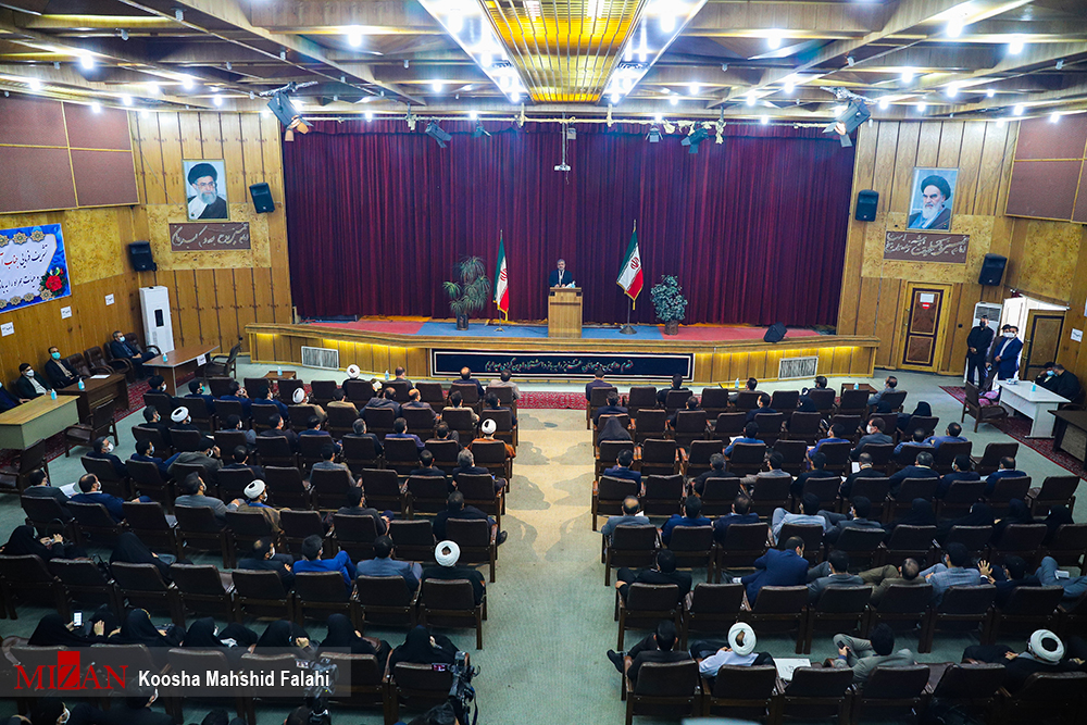 بازدید دادستان تهران بههمراه هیات قضایی ۲۰۰ نفره از زندان اوین/دیدار چهره به چهره با زندانیان و بازداشتیهای اوین/ دادستان تهران برای قرارهای تامین دستور تجدید نظر داد/ ۱۳۵۳مورد درخواستهای اخذ شده از زندانیان بررسی شد/ اعطای مرخصی به یک محکوم امنیتی که خانوادهاش با ارسال پیام به صفحه مجازی رئیس قوه قضاییه تقاضای مساعدت کرده بودند/ القاصی مهر: بهلحاظ تاکیدات ریاست قوه قضاییه پرونده این فرد با نظر موافق در کمیسیون عفو به صورت خارج از نوبت مطرح خواهد شد بازدید دادستان تهران بههمراه هیات قضایی ۲۰۰ نفره از زندان اوین/دیدار چهره به چهره با زندانیان و بازداشتیهای اوین/ دادستان تهران برای قرارهای تامین دستور تجدید نظر داد/ ۱۳۵۳مورد درخواستهای اخذ شده از زندانیان بررسی شد/ اعطای مرخصی به یک محکوم امنیتی که خانوادهاش با ارسال پیام به صفحه مجازی رئیس قوه قضاییه تقاضای مساعدت کرده بودند/ القاصی مهر: بهلحاظ تاکیدات ریاست قوه قضاییه پرونده این فرد با نظر موافق در کمیسیون عفو به صورت خارج از نوبت مطرح خواهد شد
