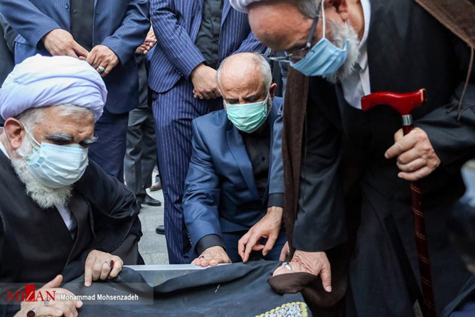 پیکر رئیس فقید دادگاه انقلاب تهران درقم بهخاک سپرده شد پیکر رئیس فقید دادگاه انقلاب تهران درقم بهخاک سپرده شد