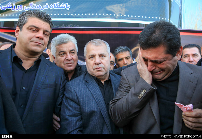 «عابر بانک»، «سلطان» و جادوگر در مراسم تشییع «سرطلایی» «عابر بانک»، «سلطان» و جادوگر در مراسم تشییع «سرطلایی»