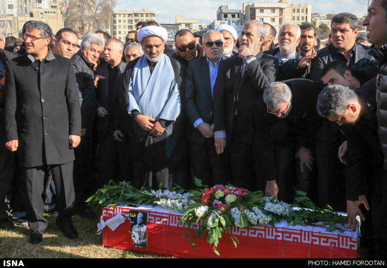 «عابر بانک»، «سلطان» و جادوگر در مراسم تشییع «سرطلایی» «عابر بانک»، «سلطان» و جادوگر در مراسم تشییع «سرطلایی»