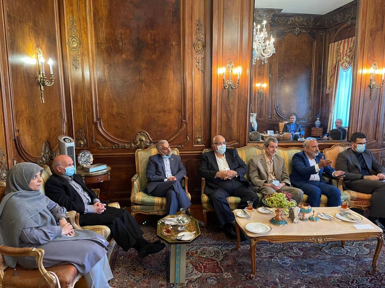 دیدار صمیمانه امیرعبداللهیان با رئیس و اعضاء دفتر حفاظت منافع ایران در واشنگتن دیدار صمیمانه امیرعبداللهیان با رئیس و اعضاء دفتر حفاظت منافع ایران در واشنگتن