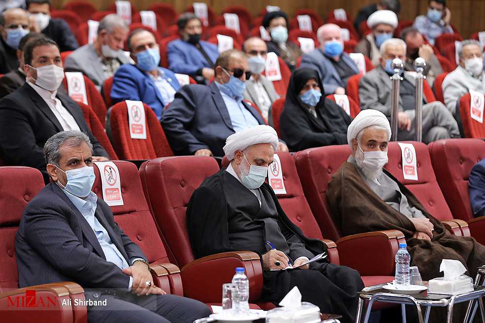 تاکید رئیس دستگاه قضا بر تشکیل کارگروه و تعیین زمانبندی برای حل مسائل احصا شده استان قزوین/منتقدان بر قوه قضاییه منت می‌گذارند/هیچ واحد تولیدی که امکان فعالیت دارد نباید تعطیل و یا ظرفیت آن کاسته شود