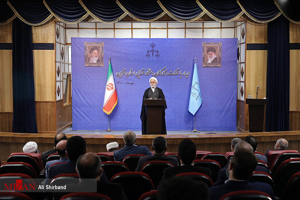 تاکید رئیس دستگاه قضا بر تشکیل کارگروه و تعیین زمانبندی برای حل مسائل استان قزوین/ دستگاه‌های اطلاعاتی و امنیتی کسانی که چوب لای چرخ مردم می‌گذارند را به قوه قضاییه معرفی کنند/ منتقدان بر قوه قضاییه منت می‌گذارند/هیچ واحد تولیدی که امکان فعالیت دارد نباید تعطیل و یا ظرفیت آن کاسته شود