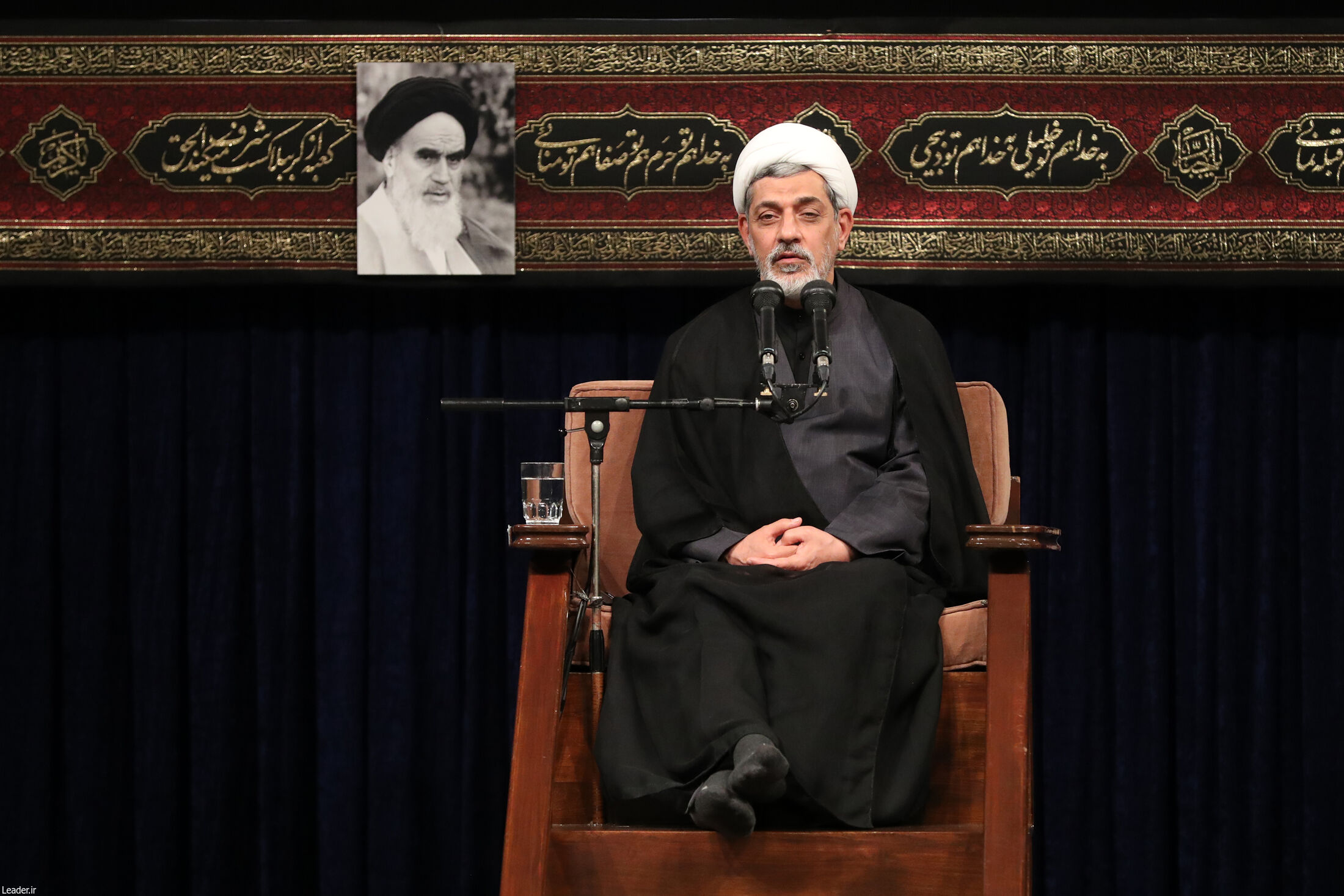 مراسم عزاداری شهادت امام رضا (ع) با حضور رهبر انقلاب برگزار شد مراسم عزاداری شهادت امام رضا (ع) با حضور رهبر انقلاب برگزار شد