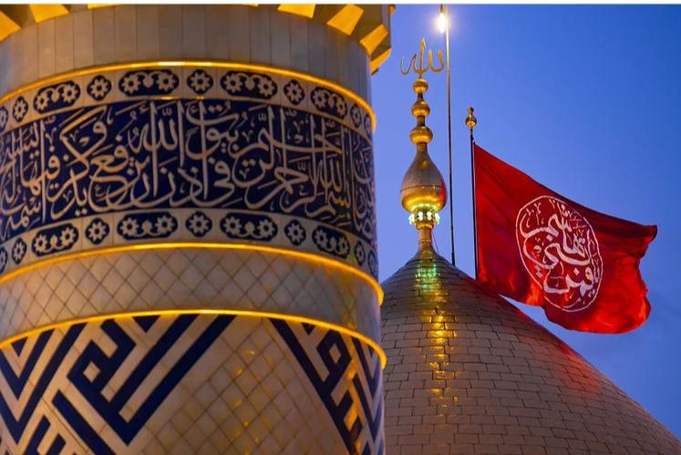 پرچم سرخ انتقام بر فراز گنبد حرم امام حسین (ع) برفراشته شد+فیلم