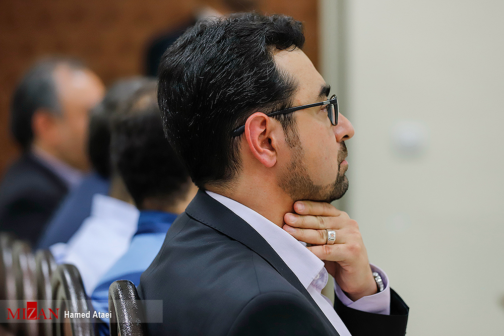 رئیس وقت بانک مرکزی به تحمل ۱۰ سال، احمد عراقچی به ۸ سال و سالار آقا خانی به ۱۳ سال حبس محکوم شدند رئیس وقت بانک مرکزی به تحمل ۱۰ سال، احمد عراقچی به ۸ سال و سالار آقا خانی به ۱۳ سال حبس محکوم شدند