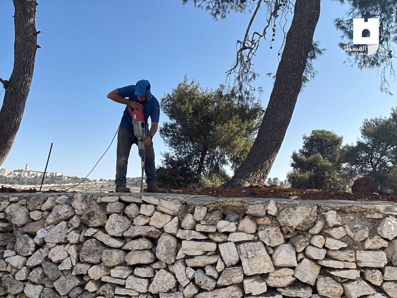 تجاوز رژیم صهیونیستی به مقبره مسلمانان در فلسطین تجاوز رژیم صهیونیستی به مقبره مسلمانان در فلسطین