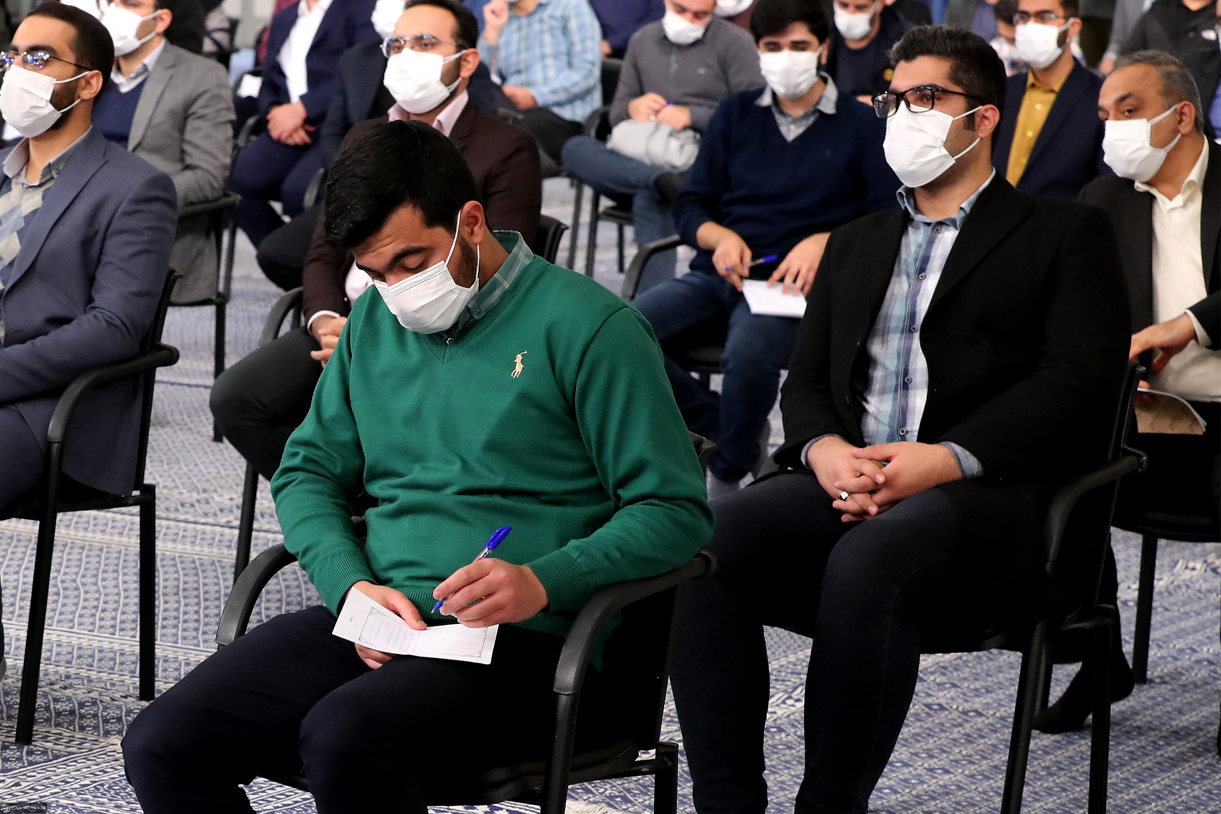 دیدار رهبر انقلاب با جمعی از نخبگان و استعدادهای برتر علمی کشور وقتی که غفلت از تواناییِ خود بر ملّتی حاکم شد، غارت آن ملّت آسان میشود