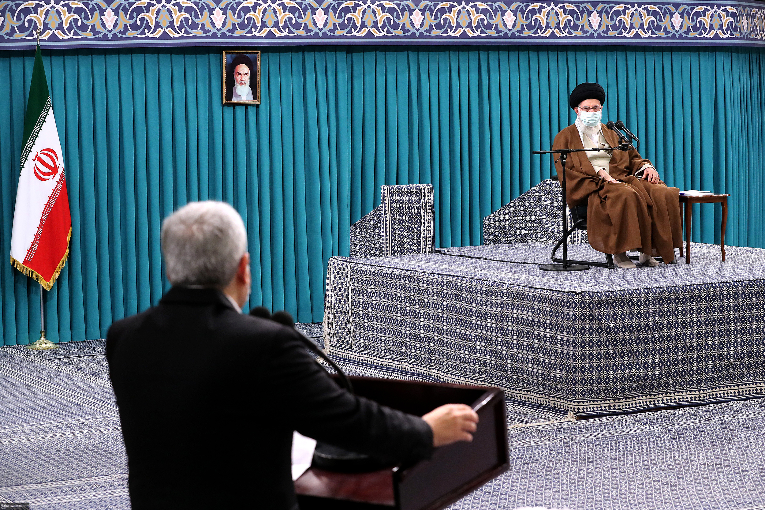 دیدار رهبر انقلاب با جمعی از نخبگان و استعدادهای برتر علمی کشور وقتی که غفلت از تواناییِ خود بر ملّتی حاکم شد، غارت آن ملّت آسان میشود