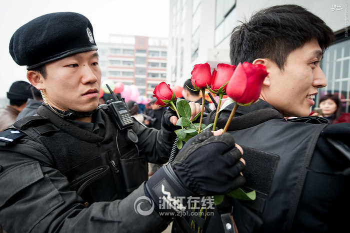 ازدواج رمانتیک پلیس ضربت چین +تصاویر ازدواج رمانتیک پلیس ضربت چین +تصاویر