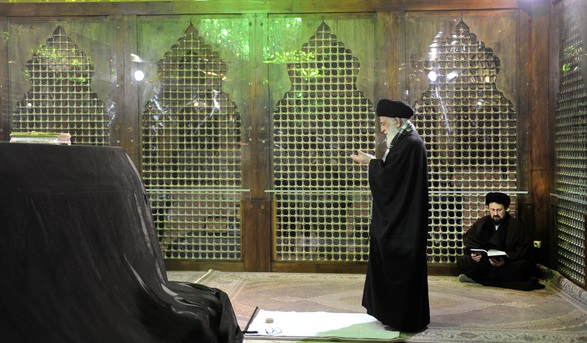 حضور رهبر معظم انقلاب اسلامی بر سر مزار امام خمینی (ره) + تصاویر