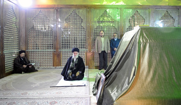 حضور رهبر معظم انقلاب اسلامی بر سر مزار امام خمینی (ره) + تصاویر
