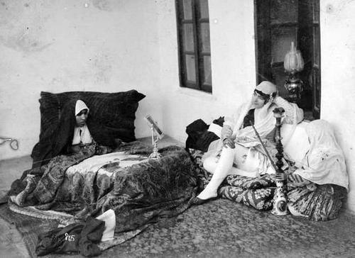 نگاهی به زندگی روزمره مردم ایران در اواخر عصر قاجار نگاهی به زندگی روزمره مردم ایران در اواخر عصر قاجار