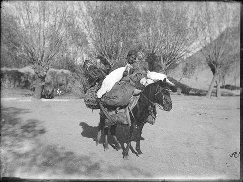 نگاهی به زندگی روزمره مردم ایران در اواخر عصر قاجار نگاهی به زندگی روزمره مردم ایران در اواخر عصر قاجار