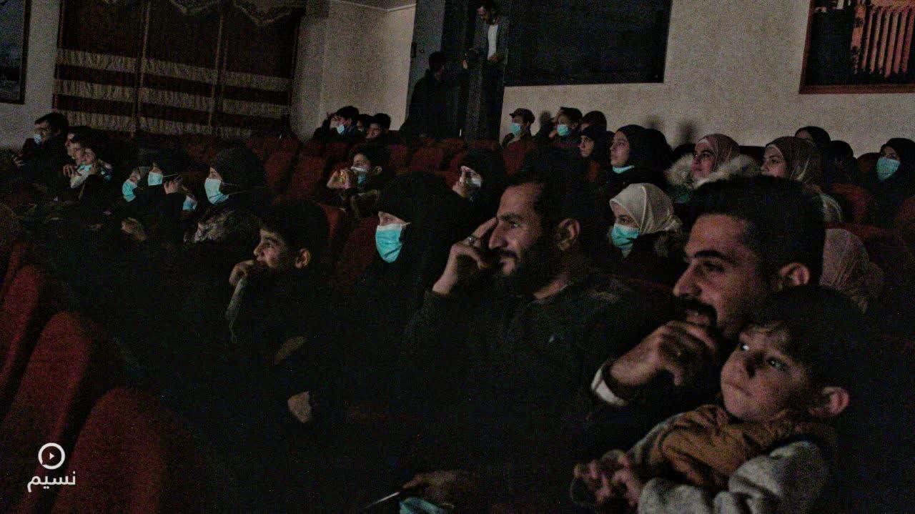 حضور خانواده شهید مهدی یاغی در اکران مستند کرار در بعلبک لبنان حضور خانواده شهید مهدی یاغی در اکران مستند کرار در بعلبک لبنان