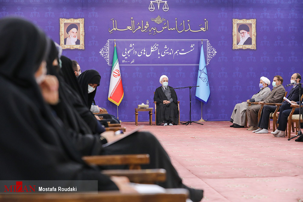 حجت الاسلام و المسلمین اژه‌ای در جمع دانشجویان: فقط در بلندگو نمی‌گویم من را نقد کنید/ زیبنده نیست این تعداد زندانی داشته باشیم/ در طول پنج ماه اخیر هیچ زندانی نیست که حداقل یکبار بازرسی نشده باشد
