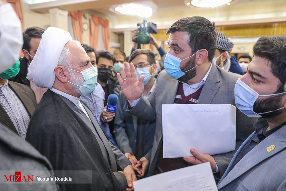 حجت الاسلام و المسلمین اژه‌ای در جمع دانشجویان: فقط در بلندگو نمی‌گویم من را نقد کنید/ زیبنده نیست این تعداد زندانی داشته باشیم/ در طول پنج ماه اخیر هیچ زندانی نیست که حداقل یکبار بازرسی نشده باشد