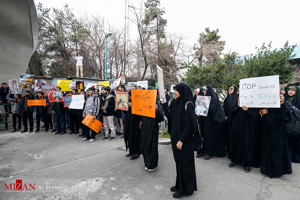 دانشجویان، از سال ۴۲ در خط مبارزه با استکبار جهانی حضور دارند/ استقبال ۴۰ اتوبوس دانشجویان از امام راحل در قم، از قاب‌های ماندگار انقلاب/ «خمینی، خمینی خدا نگهدار تو ... بمیرد بمیرد دشمن خون‌خوار تو»، شعار اختصاصی دانشجویان در تاریخ انقلاب
