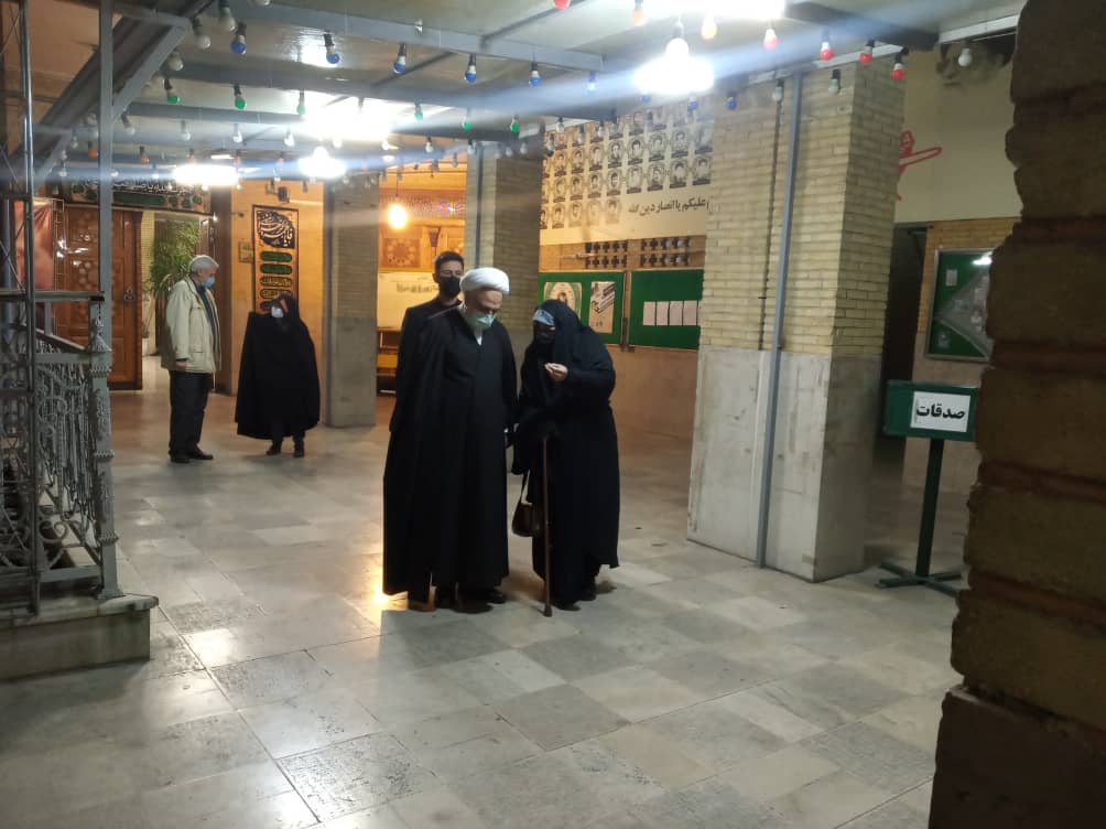 رئیس دستگاه قضا نماز مغرب و عشا را در بین نمازگزاران مسجد امام موسی ابن جعفر (ع) به جا آورد رئیس دستگاه قضا نماز مغرب و عشا را در بین نمازگزاران مسجد امام موسی ابن جعفر (ع) به جا آورد