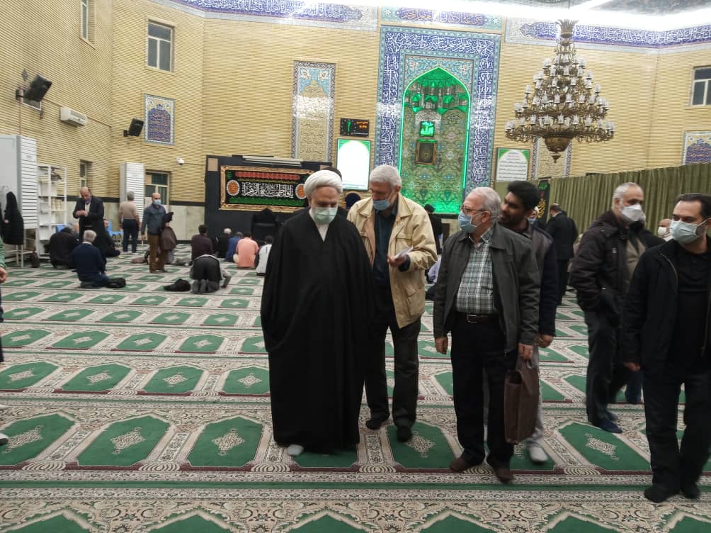 رئیس دستگاه قضا نماز مغرب و عشا را در بین نمازگزاران مسجد امام موسی ابن جعفر (ع) به جا آورد رئیس دستگاه قضا نماز مغرب و عشا را در بین نمازگزاران مسجد امام موسی ابن جعفر (ع) به جا آورد