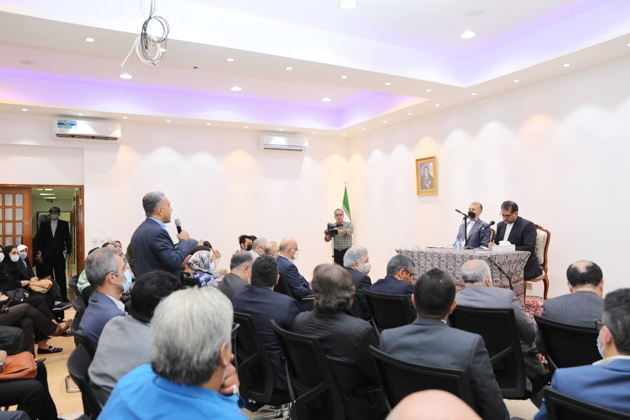 نشست هم اندیشی امیر عبداللهیان با ایرانیان مقیم مسقط نشست هم اندیشی امیر عبداللهیان با ایرانیان مقیم مسقط