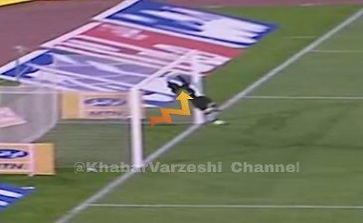صحنه مشکوک بازی استقلال + عکس صحنه مشکوک بازی استقلال + عکس