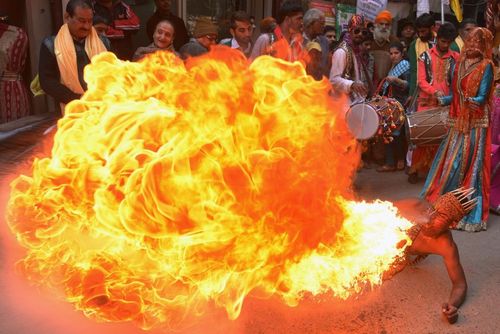 از تصاویر سانحه تصادف قطار در باواریا آلمان تا پرش ماجرا جوی روسی از ارتفاع چهل متری