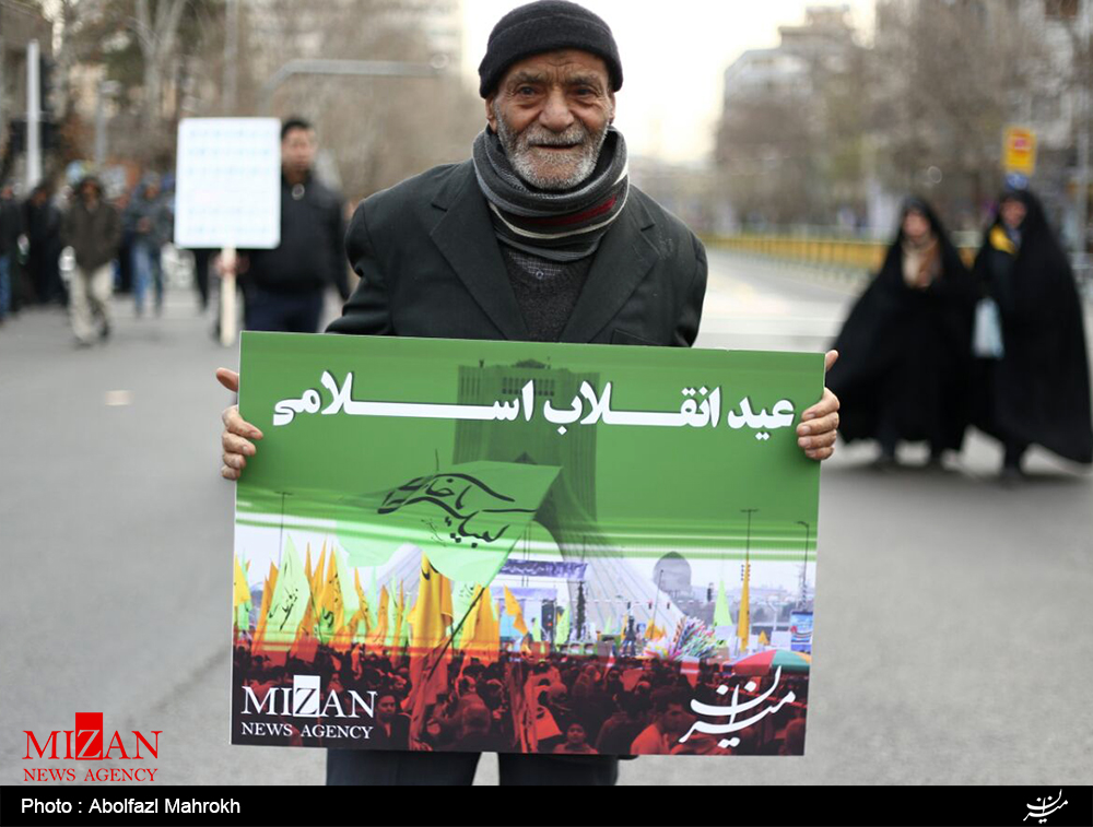 حضور رئیس دستگاه قضا و رئیس جمهور در جمع راهپیمایان تهرانی/ فرمانده نیروی قدس سپاه در میان ارتش میلیونی ایرانی+تصاویر/ قرائت قطعنامه راهپیمایی سراسری یوم الله 22 بهمن ماه