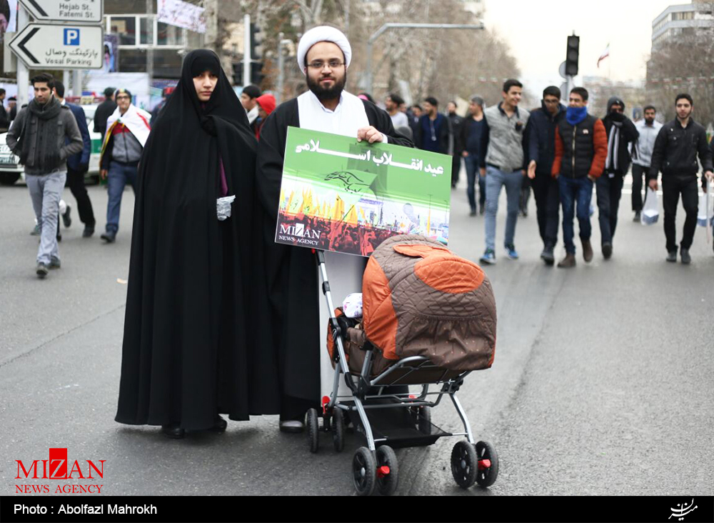 حضور رئیس دستگاه قضا و رئیس جمهور در جمع راهپیمایان تهرانی/ فرمانده نیروی قدس سپاه در میان ارتش میلیونی ایرانی+تصاویر/ قرائت قطعنامه راهپیمایی سراسری یوم الله 22 بهمن ماه