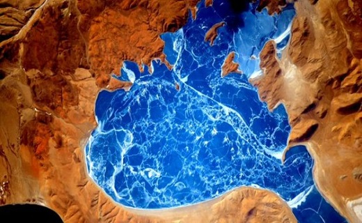 دریاچه یخ زده هیمالیا را از ایستگاه فضایی تماشا کنید دریاچه یخ زده هیمالیا را از ایستگاه فضایی تماشا کنید