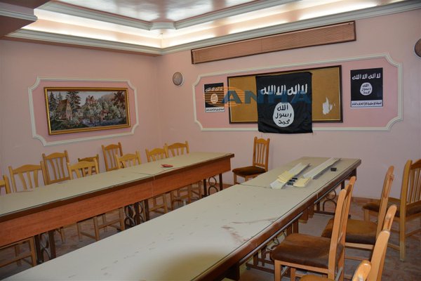 پمپ بنزین داعشی + تصاویر