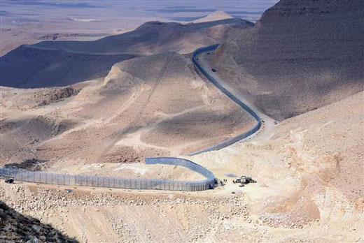دیوار حائل اسرائیلی ها از ترس داعش + عکس