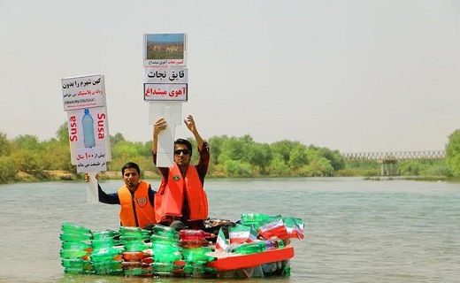 ساخت قایق با ۱۰۰۰ بطری پلاستیکی! ساخت قایق با ۱۰۰۰ بطری پلاستیکی!