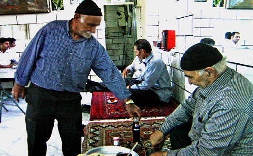 چرخ این قهوهخانه بدون قلیان میچرخد! چرخ این قهوهخانه بدون قلیان میچرخد!