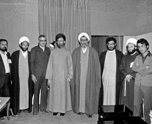 عکس دیده نشده از رهبر انقلاب در کنار مرحوم آیت الله واعظ طبسی عکس دیده نشده از رهبر انقلاب در کنار مرحوم آیت الله واعظ طبسی