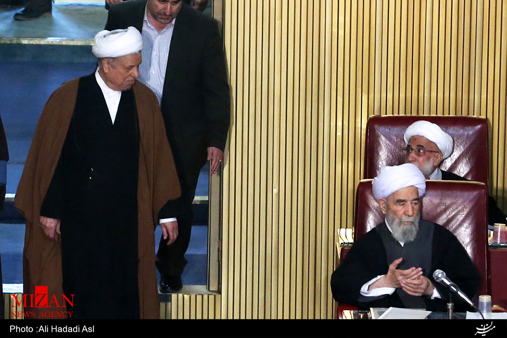 لحظه ورود آیتالله هاشمی در مجلس خبرگان +عکس لحظه ورود آیتالله هاشمی در مجلس خبرگان +عکس