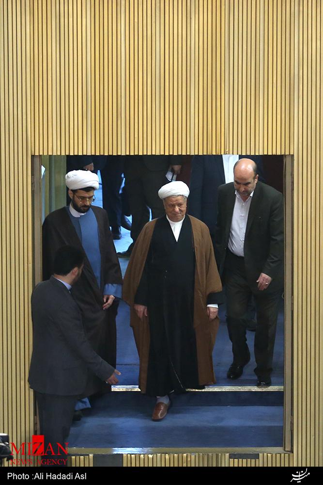 لحظه ورود آیتالله هاشمی در مجلس خبرگان +عکس لحظه ورود آیتالله هاشمی در مجلس خبرگان +عکس