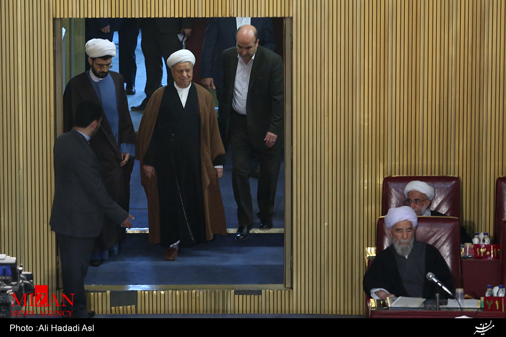 لحظه ورود آیتالله هاشمی در مجلس خبرگان +عکس لحظه ورود آیتالله هاشمی در مجلس خبرگان +عکس