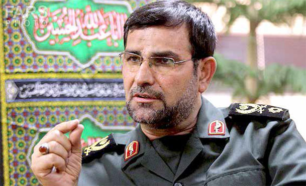 دشمن با نفوذ می خواهد برخی مسئولین را به سمت خود متمایل سازد
