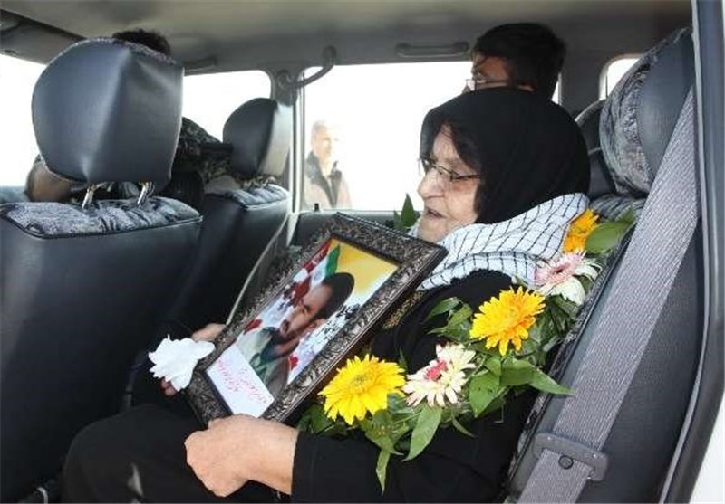 چشم مادر شهید پس از ۳۲سال چشم‌انتظاری فرزندش روشن شد +تصاویر