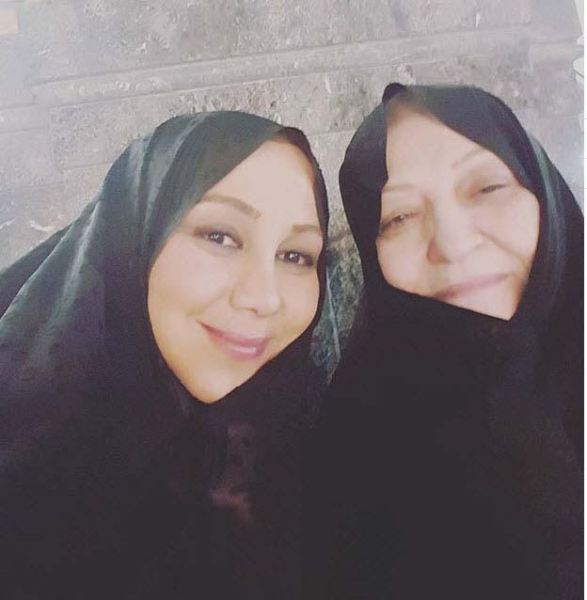 بهنوش بختیاری با مادرش سیده اش در حرم امام رضا (ع) +عکس