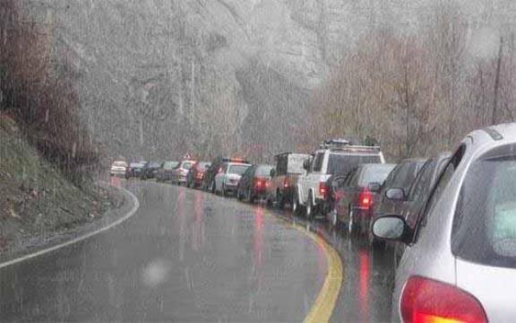 بارش در جاده های 13 استان/ چالوس باز شد/ واژگونی مرگبار اتوبوس در اصفهان