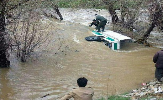 غرق شدن خودروی ناجا + عکس