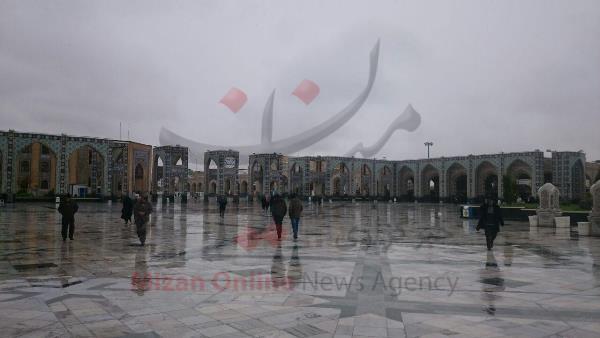 سیزده بدر برفی  و بارانی در حرم امام رضا(ع)+عکس