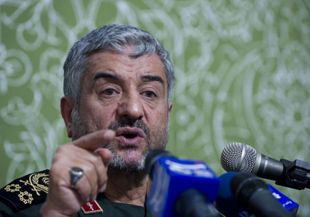 سپاه و نیروهای انقلاب راه نفوذ دشمن را با قدرت مسدود خواهند کرد