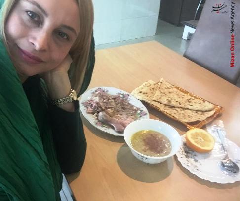 وقتی خانم بازیگر خودش را یک پرس کله پاچه مهمان می کند+عکس وقتی خانم بازیگر خودش را یک پرس کله پاچه مهمان می کند+عکس